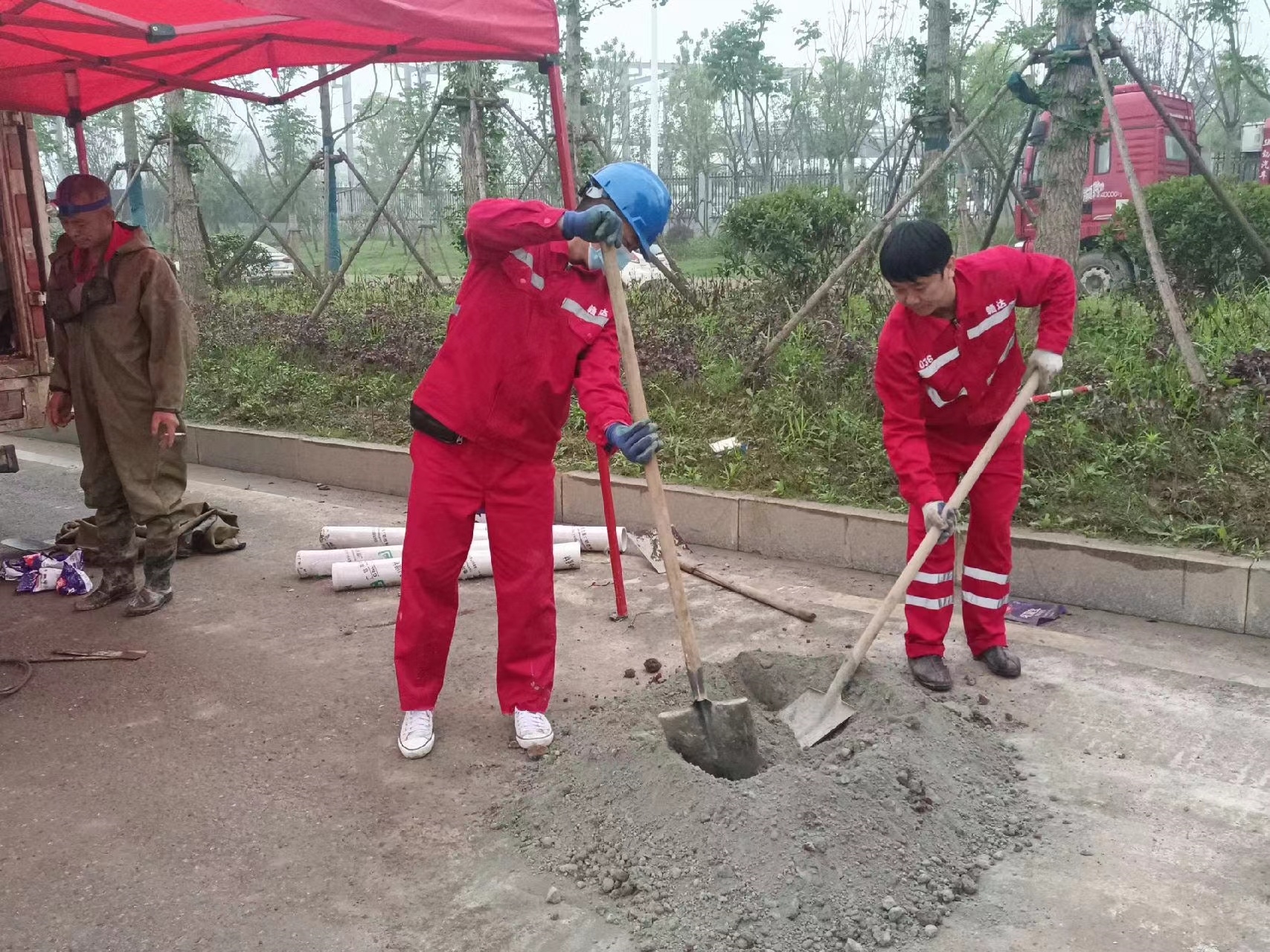 兴业管道疏通哪家好】及时进行市政管道清淤