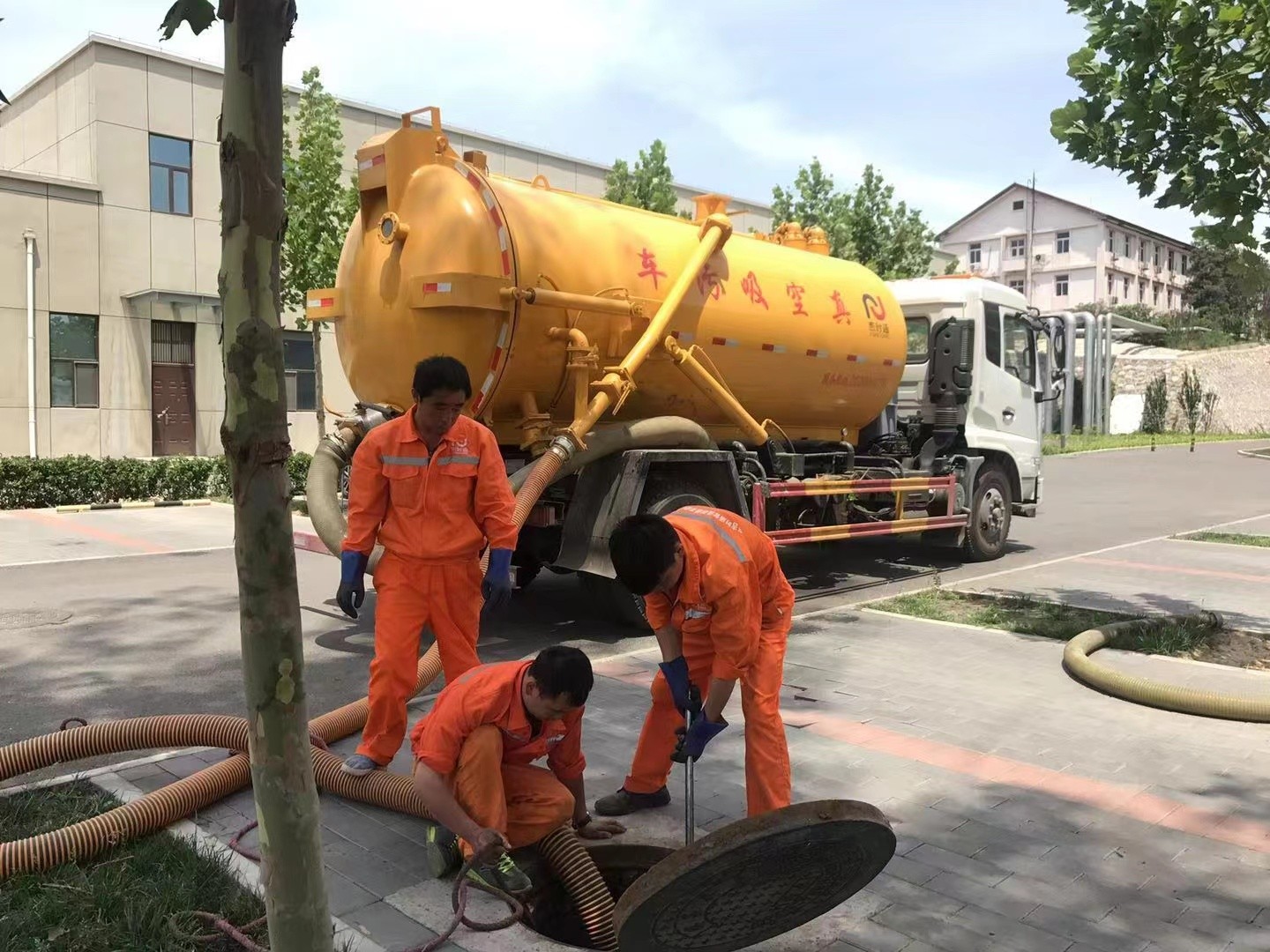 兴业化粪池清理与5-8吨吸粪车施工效率分析